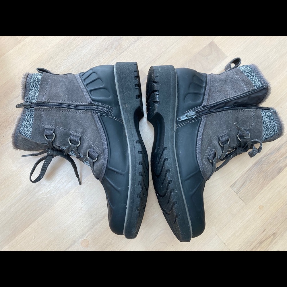 Naturalized waterproof snow boots